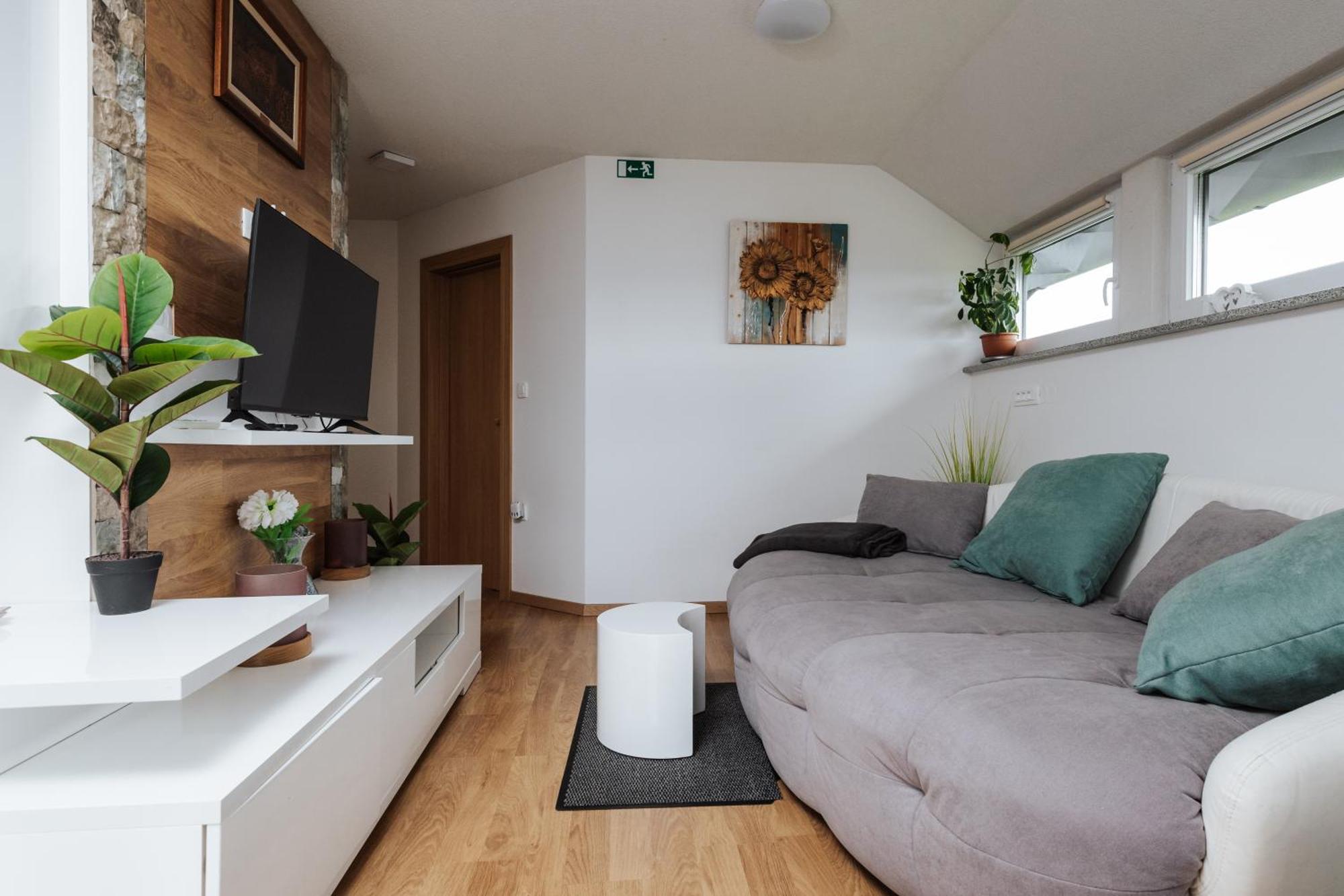 Tanja S Holiday Home In Nature With Sauna And Hot Tub Gorica pri Slivnici Esterno foto